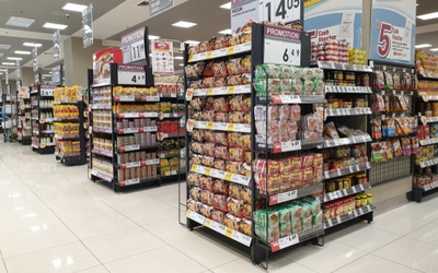 cleaning grocery store